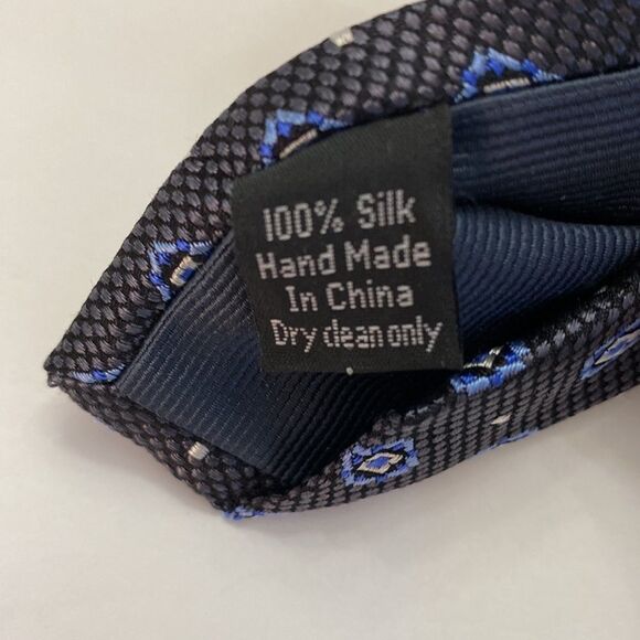 Pronto Uomo platinum gray white blue 100%silk regular length 29 1/2 inches - Picture 7 of 7